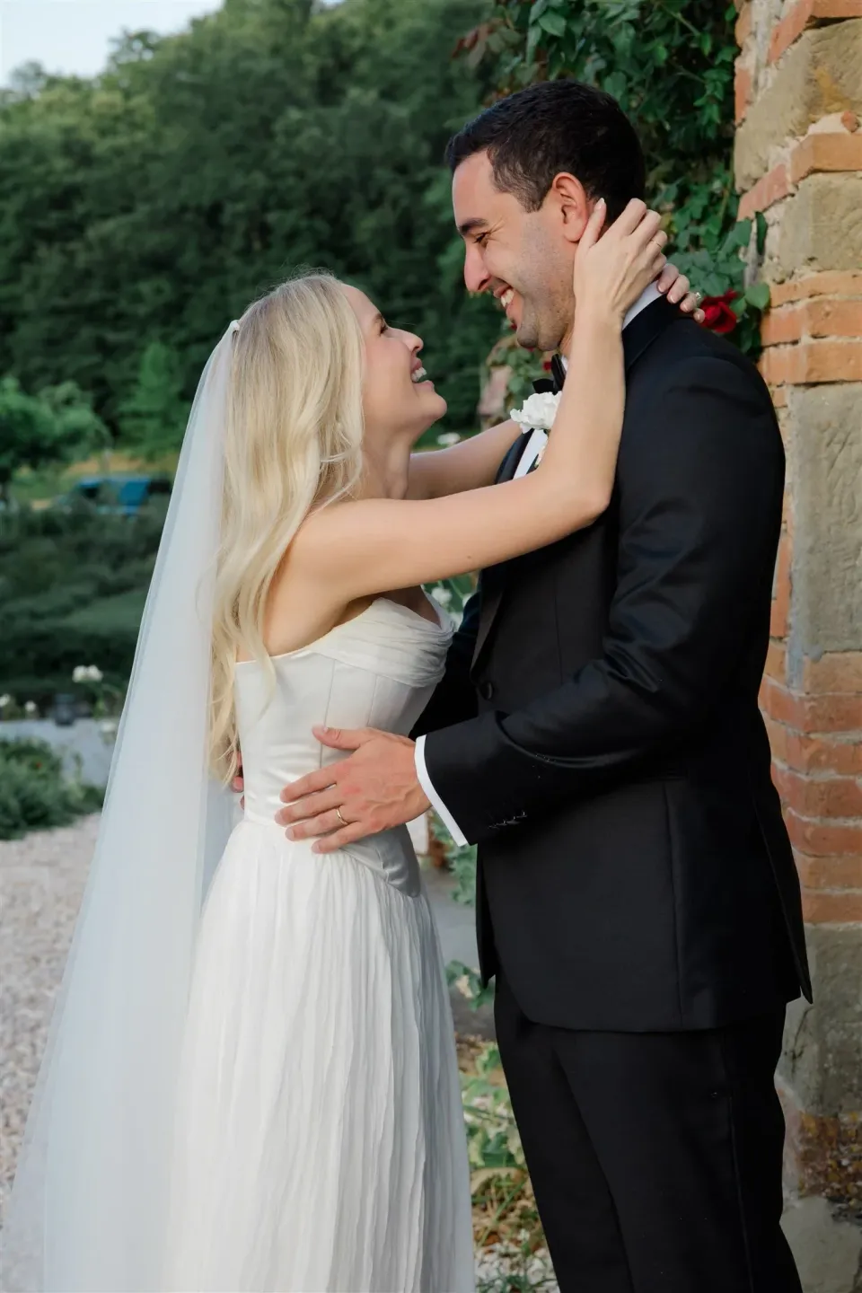 Elopement in Tuscany by the Elopement Collective at Vocabolo Moscatelli photographed by House of Love, featuring Josh Withers wedding celebrant.