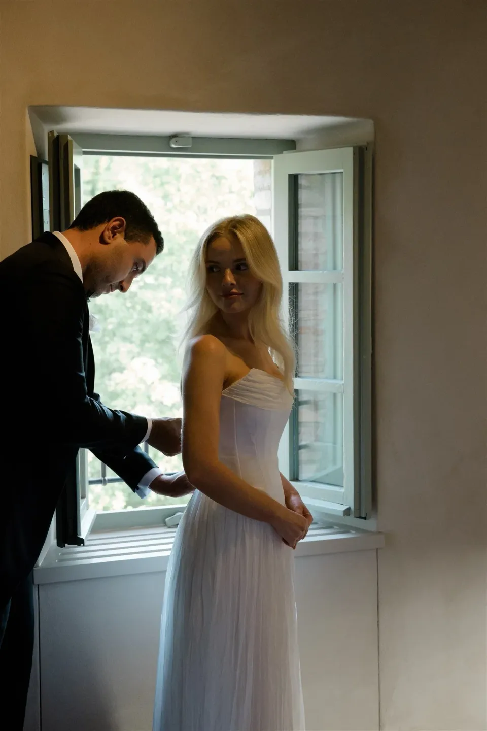 Elopement in Tuscany by the Elopement Collective at Vocabolo Moscatelli photographed by House of Love, featuring Josh Withers wedding celebrant.